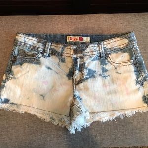 NWOT 1st Kiss Tie Dye Bleached Jean Shorts ✌🏻